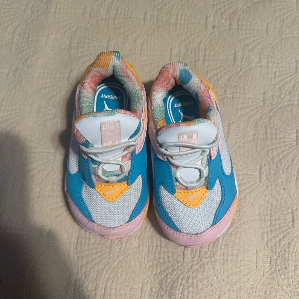 Puma Girl Toddler Size 4 child Sneakers